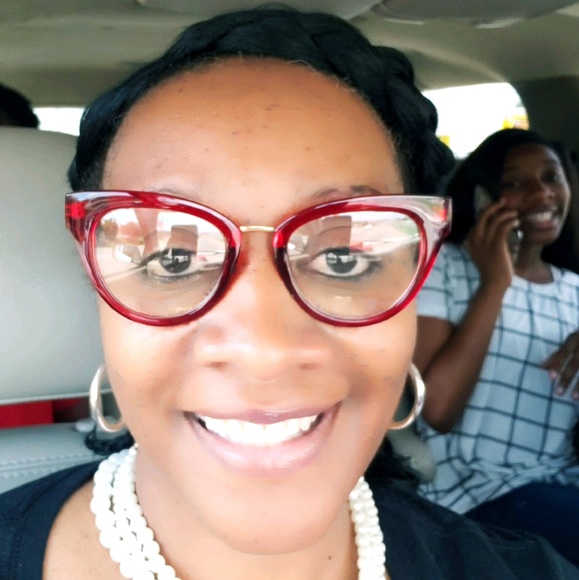 Meet your Posher, Davina - Picture 1 of 1